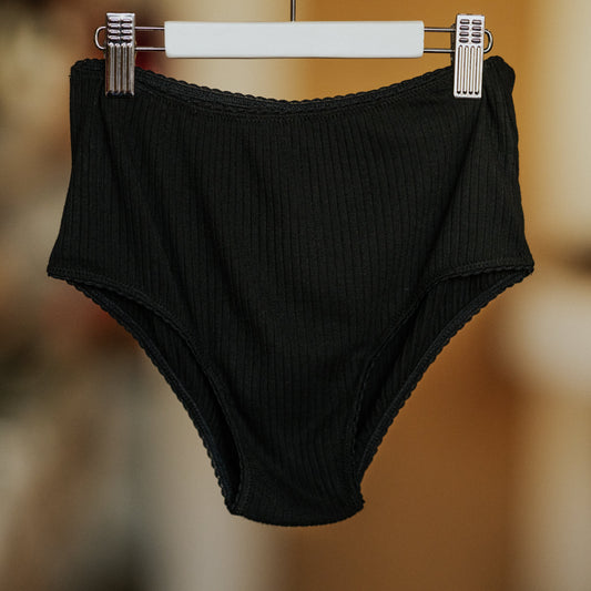 Nancy Knickers - Night